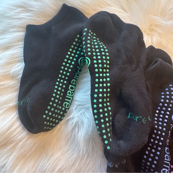 Pure Barre Black Non-Slip Grip Ankle Socks - Picture 5 of 12